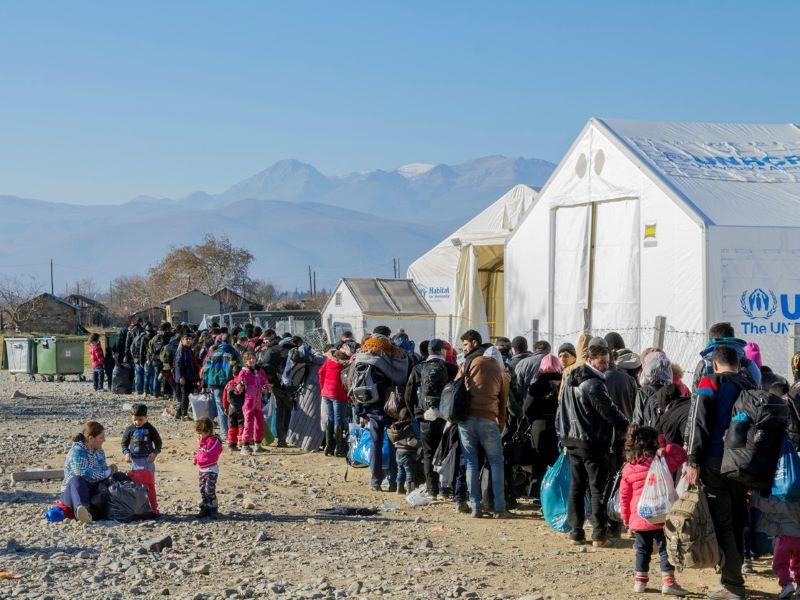 Image of refugees at the Macedonian border