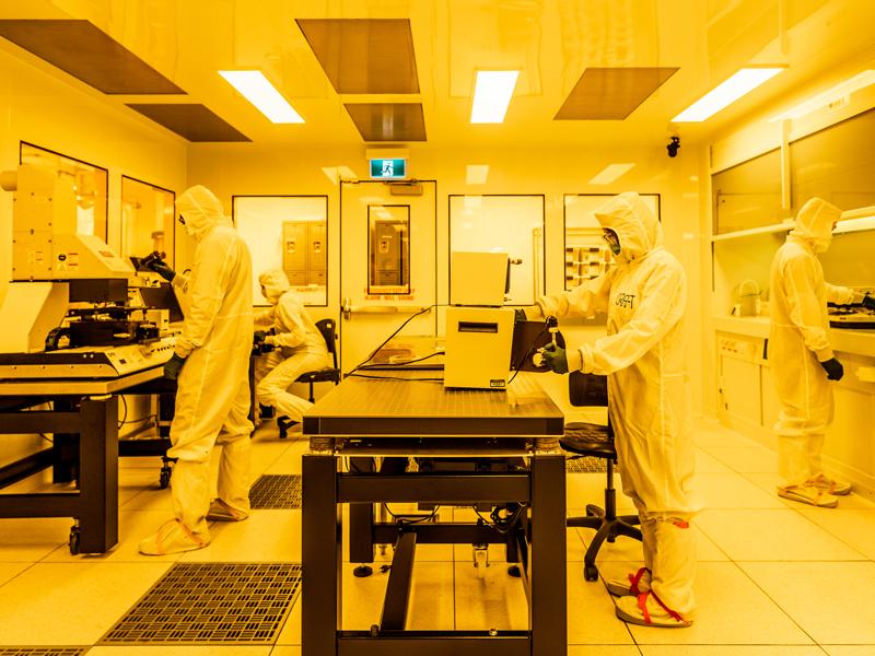 Image caption: Researchers in the Device Foundry, one of three facilities comprising the Centre for Research and Applications in Fluidic Technologies (CRAFT), an ISI at the University of Toronto (Image credit: Dahlia Katz)