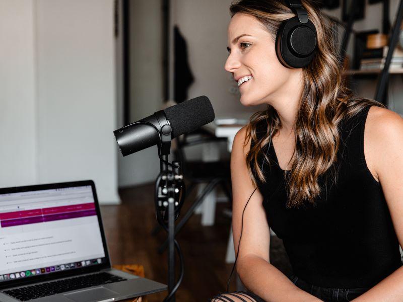 Advice on why and how to use podcasts to supplement your online teaching