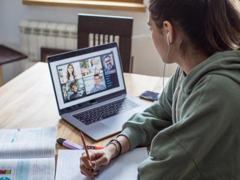 How to design asynchronous online teaching to foster high levels of spontaneous student discussion