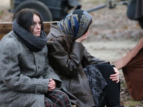 Image of two women refugees wrapped up against the cold