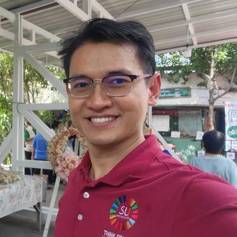Tachagorn Chansema is a faculty member of the General Management and Entrepreneurship Department, Faculty of Business Administration, Siam University.